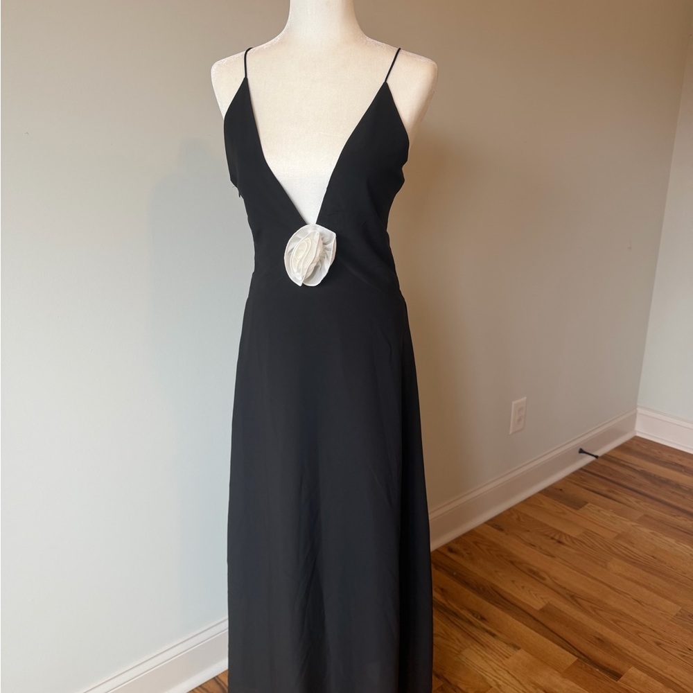 Black Floral Maxi Dress •M•